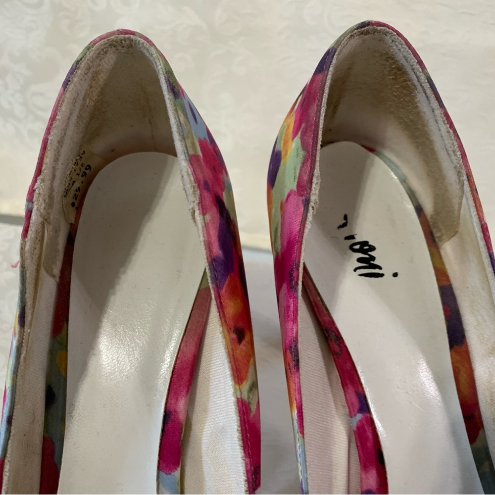 Fioni heels, 8.5, multi colored cloth over man made material - Picture 3 of 6